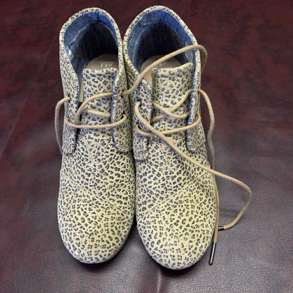 Toms leopard print wedge lace up boots booties, size 8.5